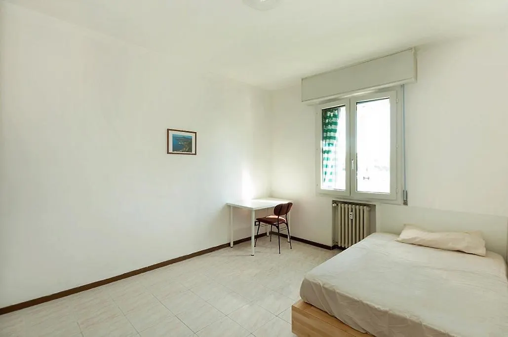 Private Room For Girls Bologna Italy